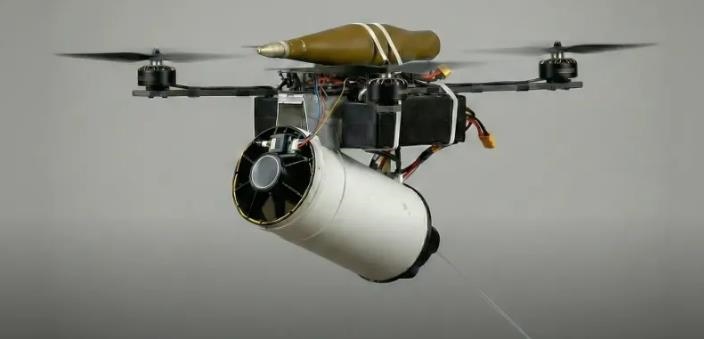 На озброєння ЗСУ поставили оновленні дрони Батон Оптик