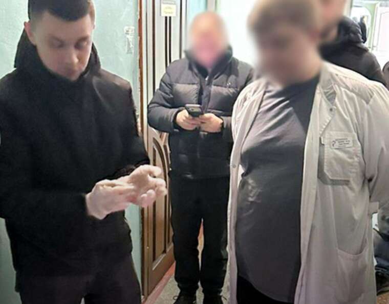 На Рівненщині судитимуть психіатра, який за 1000 доларів обіцяв “списати” чоловіка з мобілізації