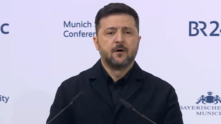 Орбан відрощує живіт, а не армію – Зеленський