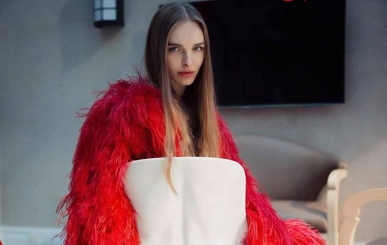 Українська модель підбирала молодих дівчат для Епштейна – ЗМІ