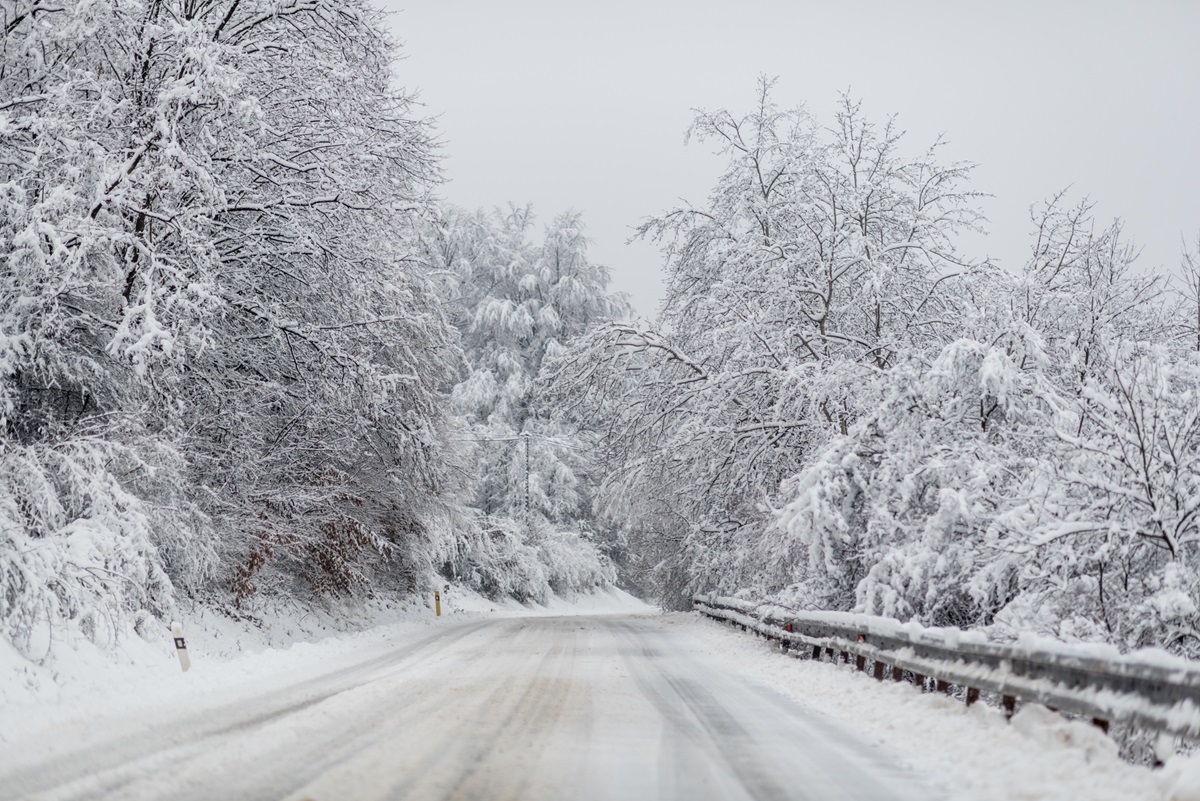 В Україні оголосили І рівень небезпеки через ожеледицю