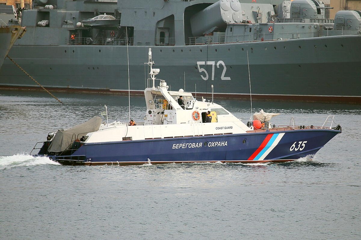 Для катерів ФСБ Росії в обхід санкцій поставили німецькі двигуни